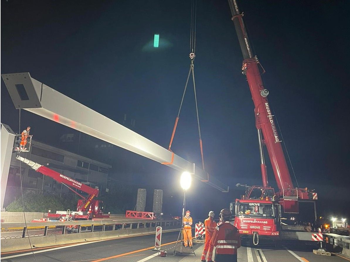 Kraneinsatz auf der Autobahn A3 in Bern